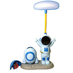 Cargar imagen en el visor de la galería, Lampara de astronauta Gadgets&amp;Fun con porta lápices
