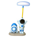 Cargar imagen en el visor de la galería, Lampara de astronauta Gadgets&amp;Fun con porta lápices
